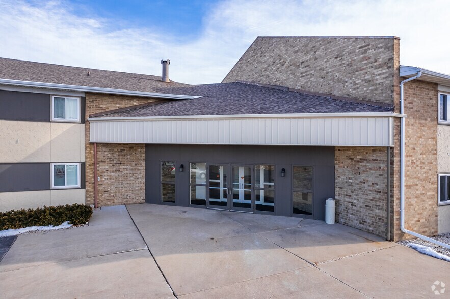 1600 Shawano Ave, Green Bay, WI à louer - Photo du bâtiment - Image 3 de 7