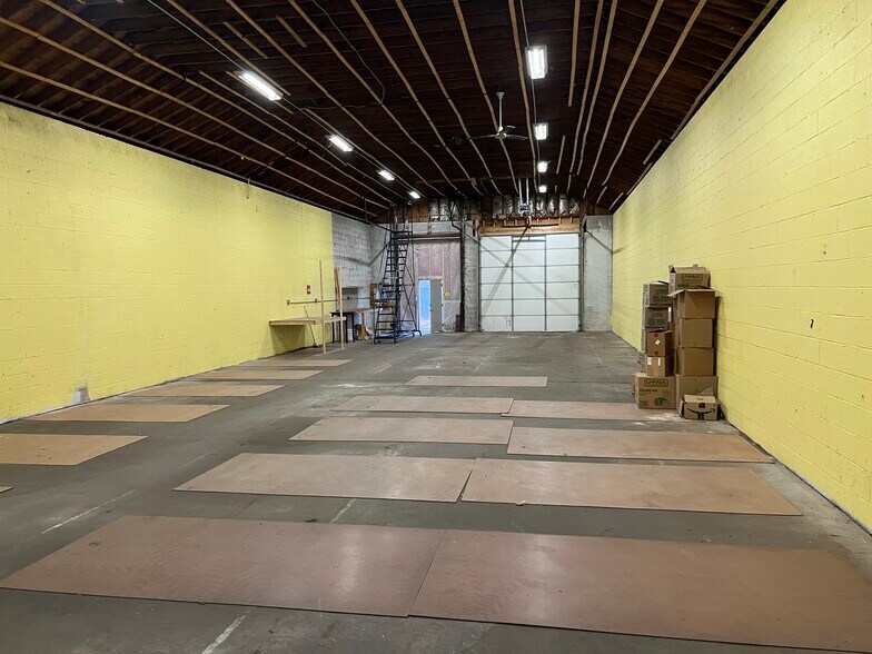 133 W Seneca St, Manlius, NY for sale - Interior Photo - Image 2 of 9