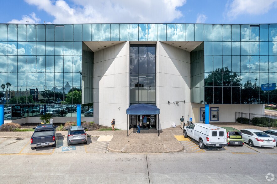 2900 Woodridge Dr, Houston, TX à louer - Photo du bâtiment - Image 3 de 4