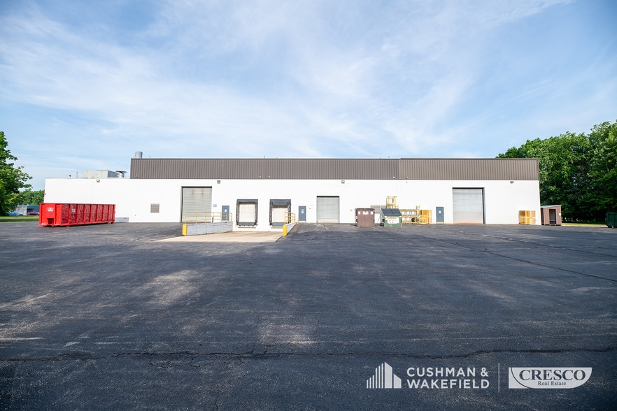 11515 Alameda Dr, Strongsville, OH à louer - Photo du bâtiment - Image 2 de 18