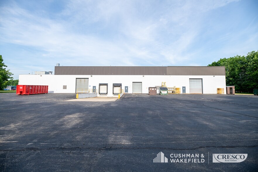 11515 Alameda Dr, Strongsville, OH à louer - Photo du bâtiment - Image 2 de 18