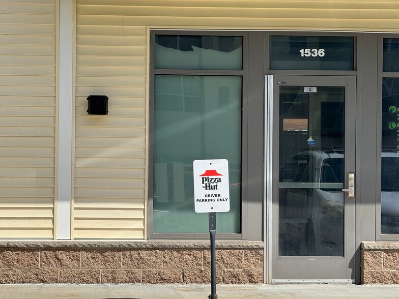 1550 Larpenteur Ave W, Falcon Heights, MN à louer - Photo du bâtiment - Image 2 de 4