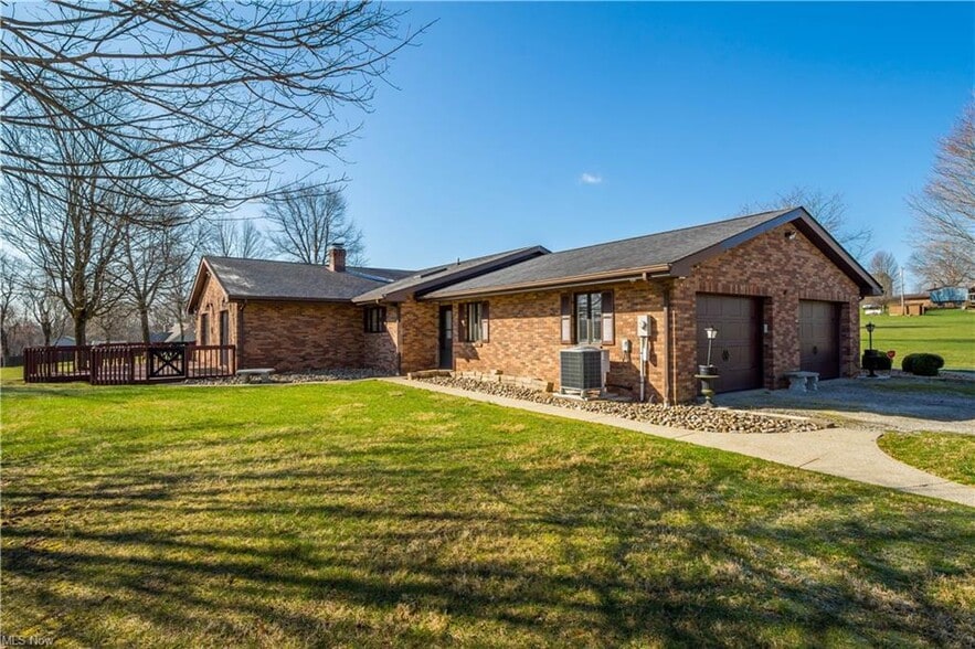 52 Hilda Cir, Bloomingdale, OH for sale - Building Photo - Image 3 of 42