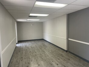 652 N Houston Ave, New Braunfels, TX for lease Interior Photo- Image 2 of 13