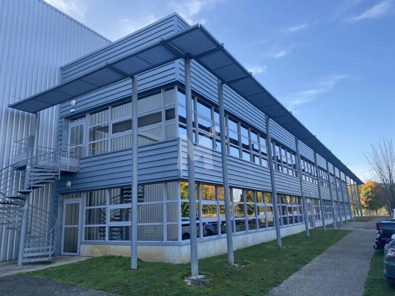 Industriel dans Combs-la-Ville à louer - Photo du bâtiment - Image 3 de 9