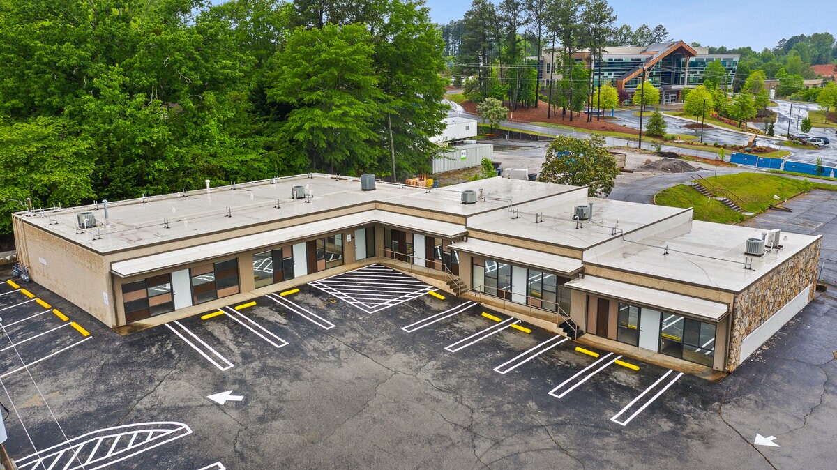 1401 Applewood Dr, Dalton, GA for lease Interior Photo- Image 1 of 19