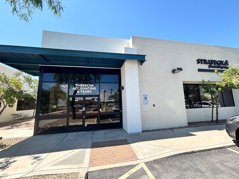 4035 W Chandler Blvd, Chandler, AZ à louer - Photo du bâtiment - Image 2 de 8