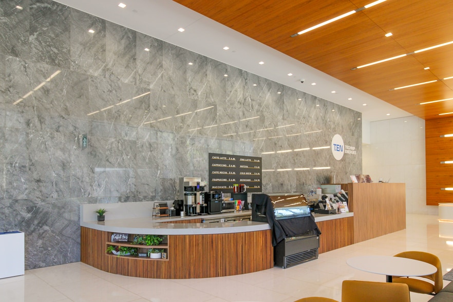 15375 Memorial Dr, Houston, TX for lease - Lobby - Image 2 of 20