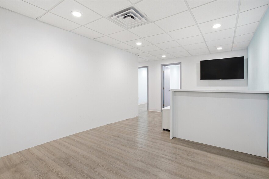 7300-7330 SW 62nd Pl, South Miami, FL à vendre - Photo intérieure - Image 2 de 9
