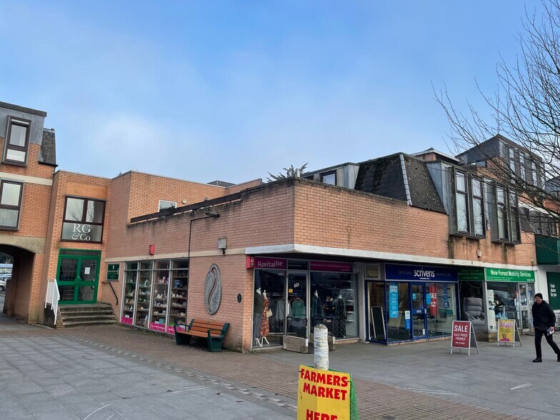 Station Rd, New Milton à louer - Photo du bâtiment - Image 3 de 6