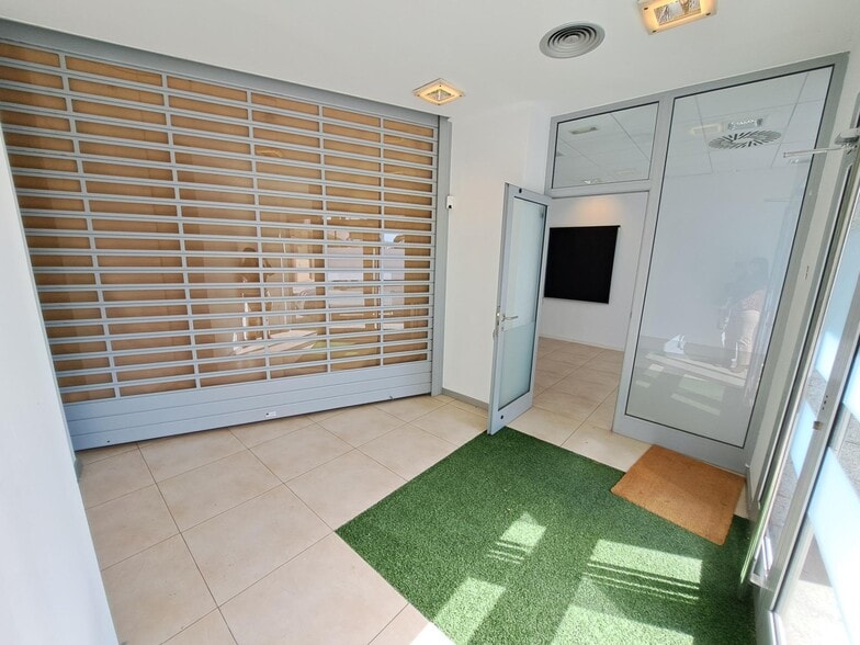 Retail in Carcaixent, Valencia for sale - Interior Photo - Image 2 of 11