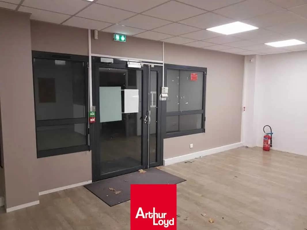 Office in Limas for lease Interior Photo- Image 1 of 6