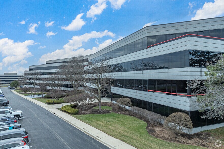 550-650 Warrenville Rd, Lisle, IL à louer - Photo du bâtiment - Image 3 de 7
