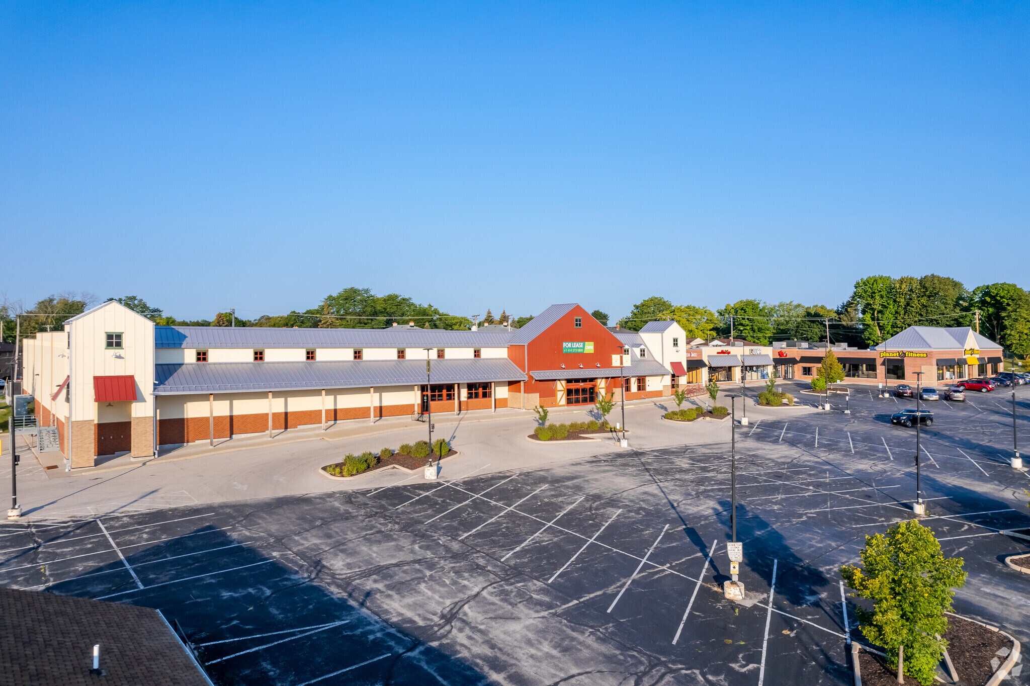 N89W16849 Appleton Ave, Menomonee Falls, WI for lease Building Photo- Image 1 of 8