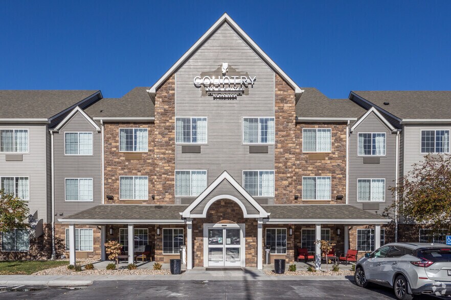 2210 Abbott Dr, Carter Lake, IA à vendre - Photo du bâtiment - Image 1 de 25