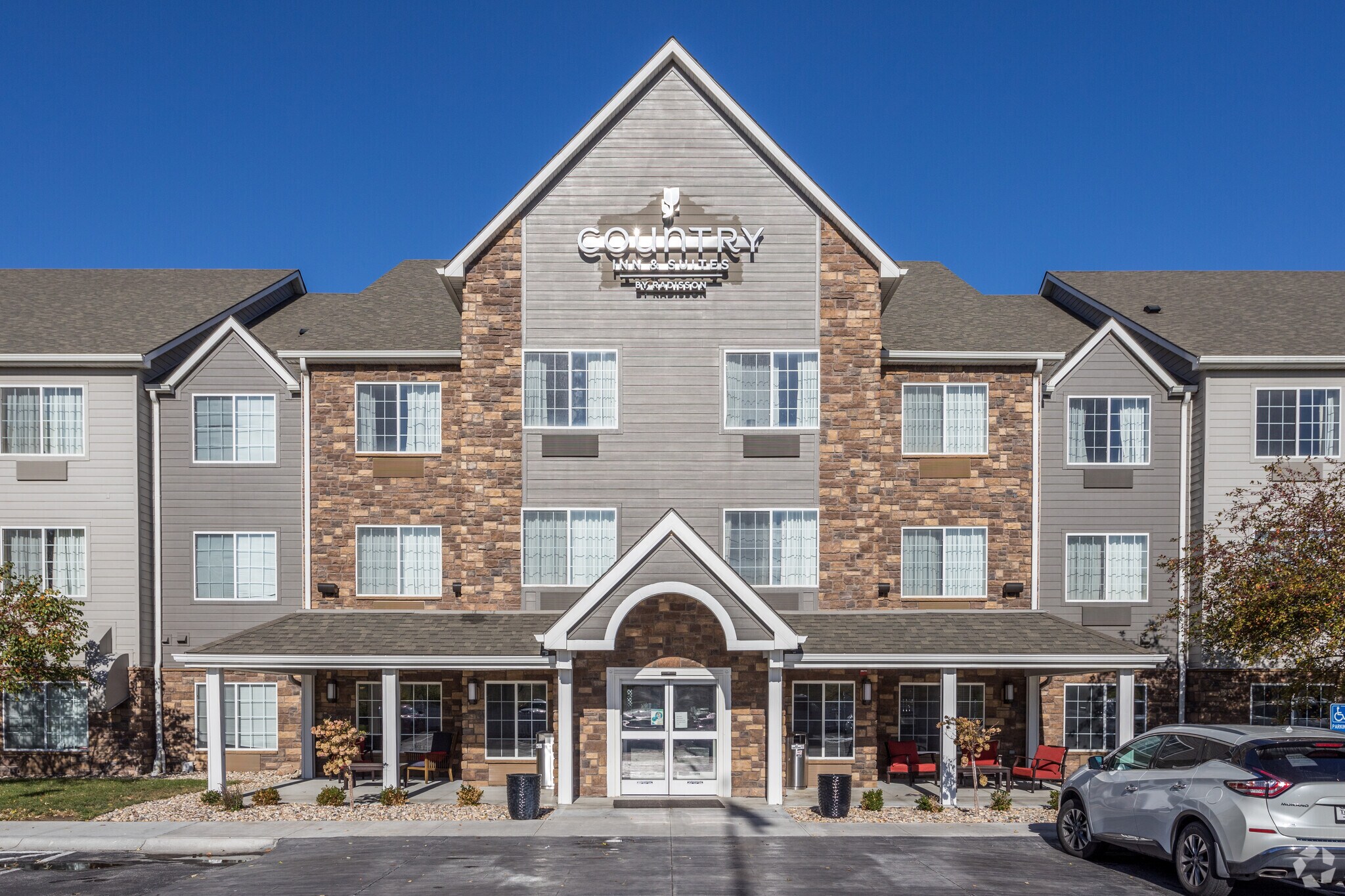 2210 Abbott Dr, Carter Lake, IA à vendre Photo du bâtiment- Image 1 de 26