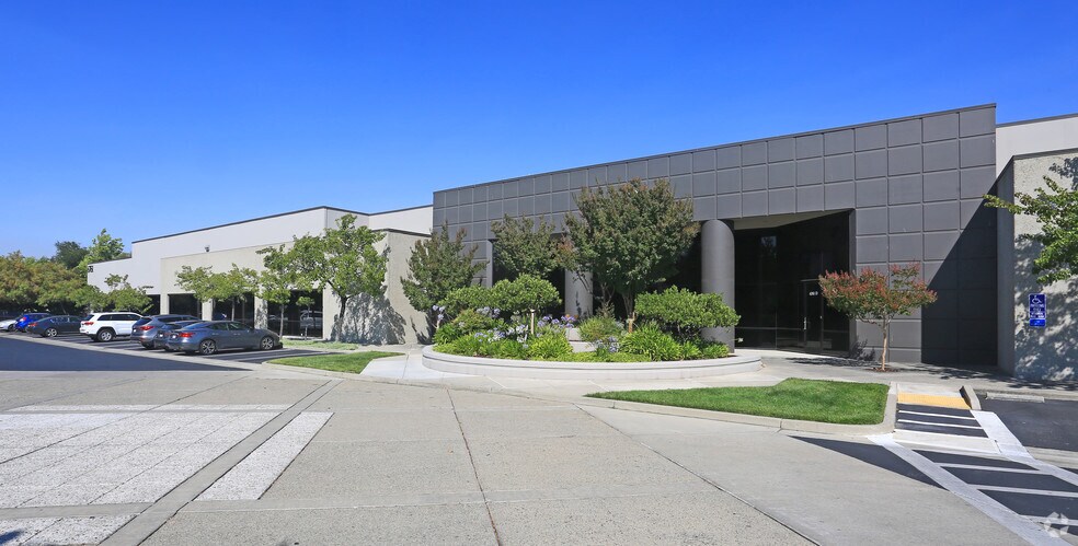 6761 Sierra Ct, Dublin, CA à louer - Photo du bâtiment - Image 2 de 4
