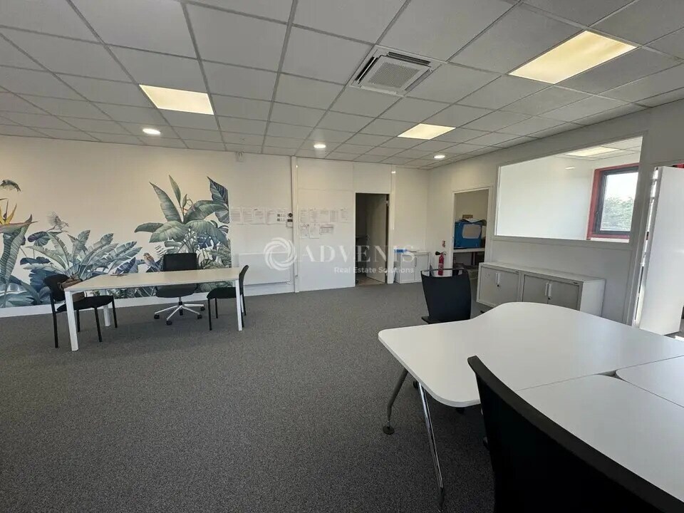 Office in Villepinte for lease Interior Photo- Image 1 of 8