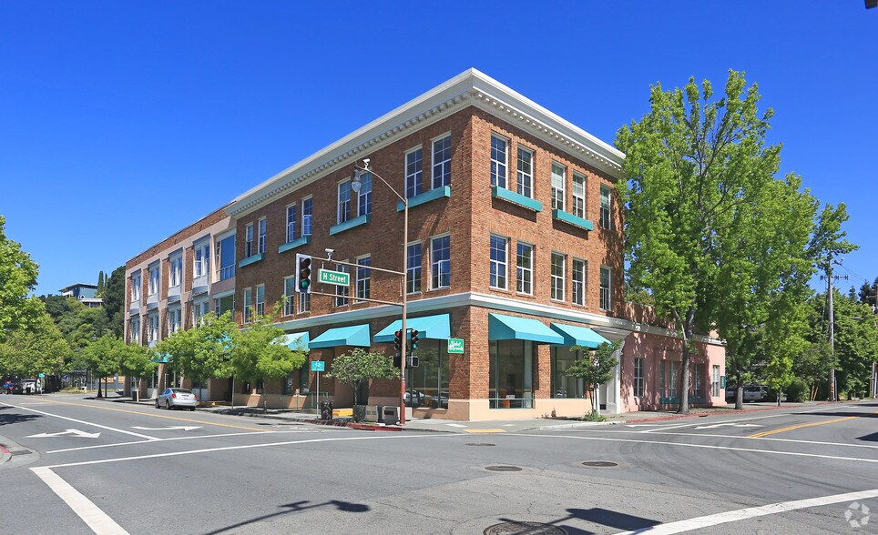1 H St, San Rafael, CA à louer - Photo du bâtiment - Image 3 de 6
