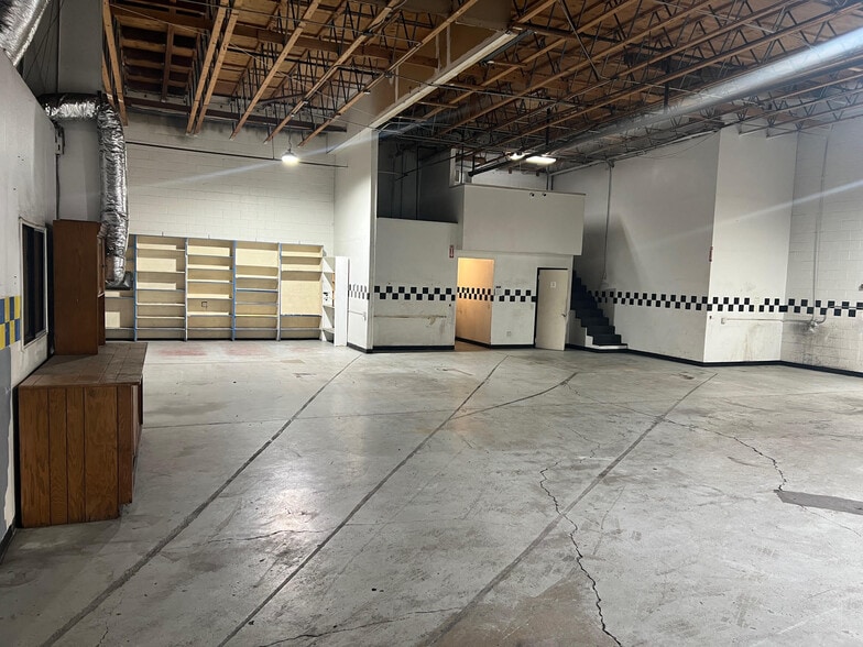 1955 E Daily Dr, Camarillo, CA for lease - Building Photo - Image 3 of 4