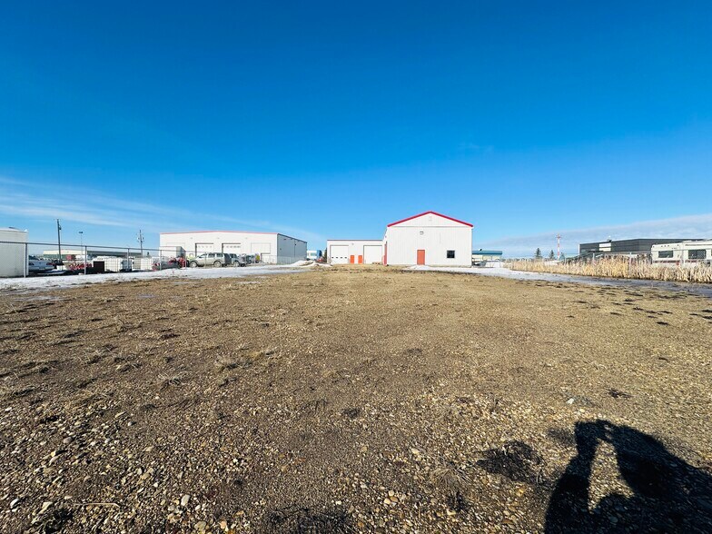 10203B 123 St, Grande Prairie, AB à louer - Photo du bâtiment - Image 3 de 13