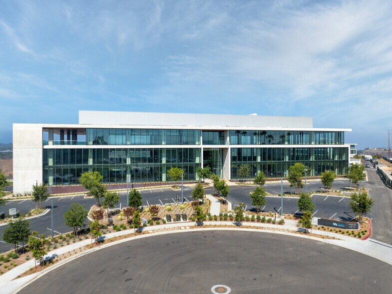 4902 Headquarters Pt, San Diego, CA à louer - Photo du bâtiment - Image 2 de 10