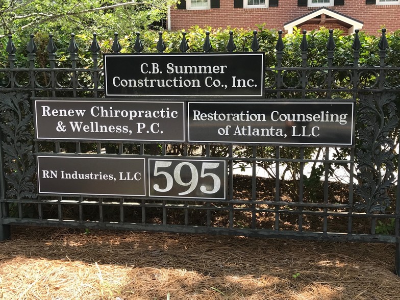 595 Colonial Park Dr, Roswell, GA for lease - Building Photo - Image 2 of 3