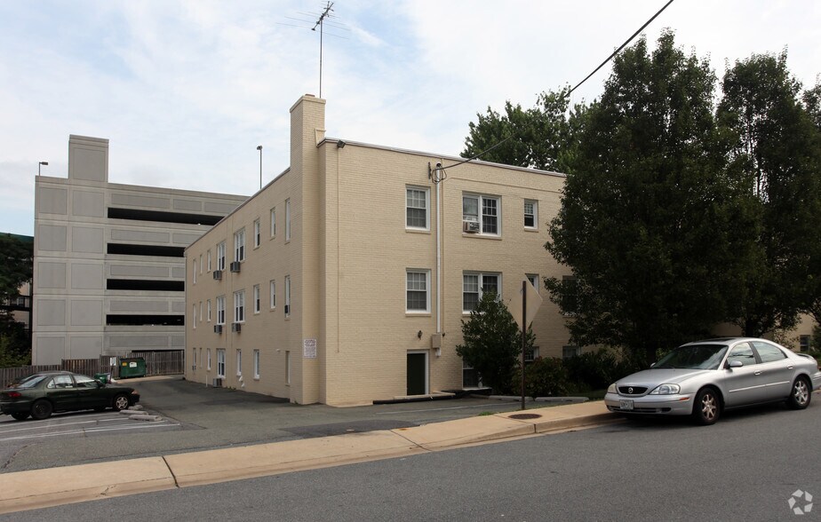210 Brookes Ave, Gaithersburg, MD for sale - Primary Photo - Image 1 of 3