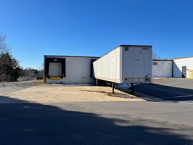 1243 E Garner Bagnal Blvd, Statesville, NC for lease - Building Photo - Image 3 of 7