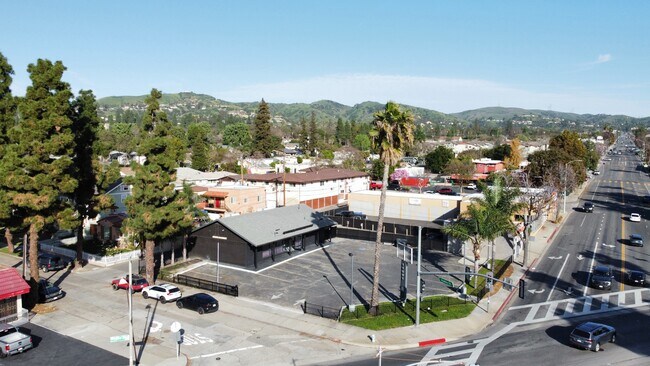 Plus de détails pour 11601 Whittier Blvd, Whittier, CA - Commerce de détail à vendre