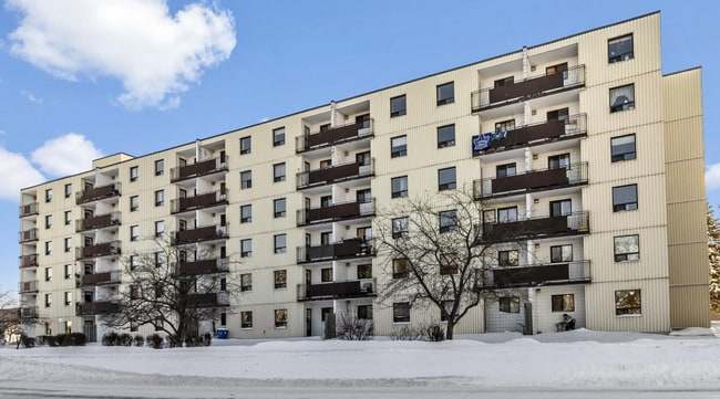 More details for 49 Saint Mary's River Dr, Sault Ste. Marie, ON - Multifamily for Sale