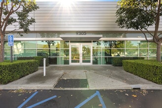 9297-9311 Research Dr, Irvine, CA à vendre Photo du bâtiment- Image 2 de 14