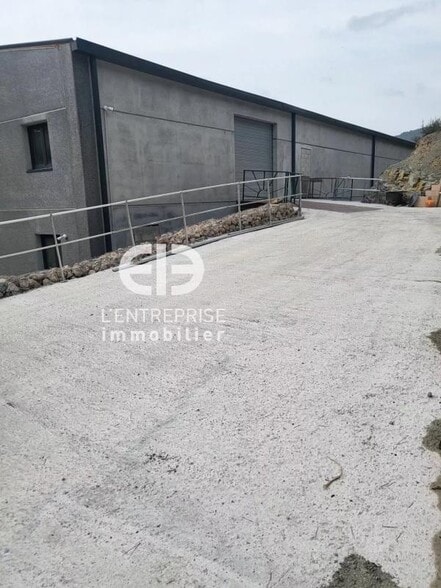 Industrial in Contes for lease - Building Photo - Image 2 of 5