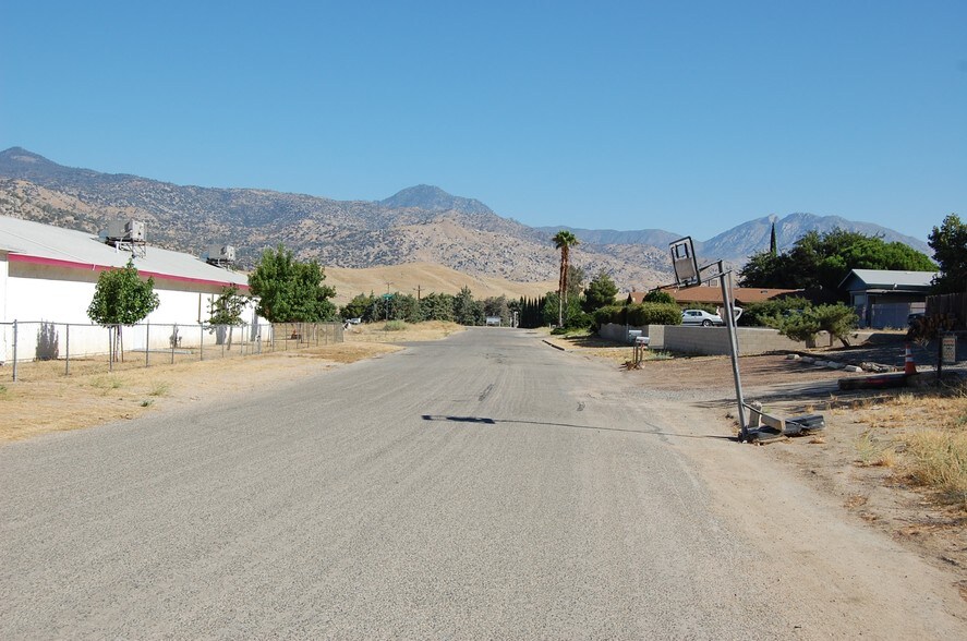 Golden Spur St, Lake Isabella, CA à vendre - Photo du bâtiment - Image 2 de 3