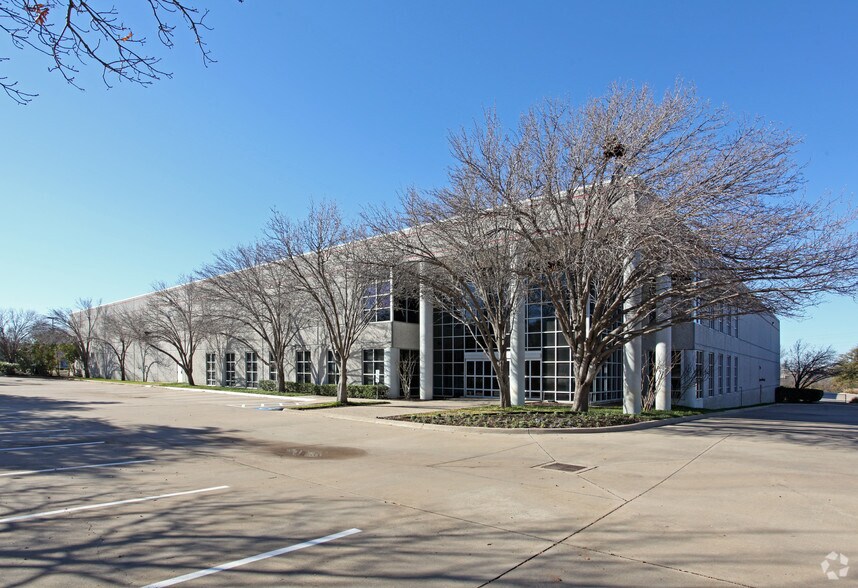 2251 Chenault Dr, Carrollton, TX à vendre - Photo principale - Image 1 de 8