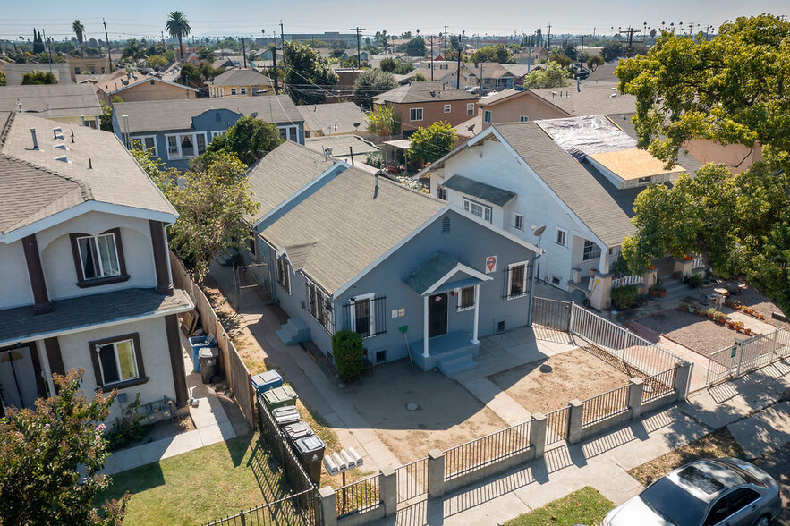 212 E 62nd St, Los Angeles, CA for sale - Building Photo - Image 2 of 9