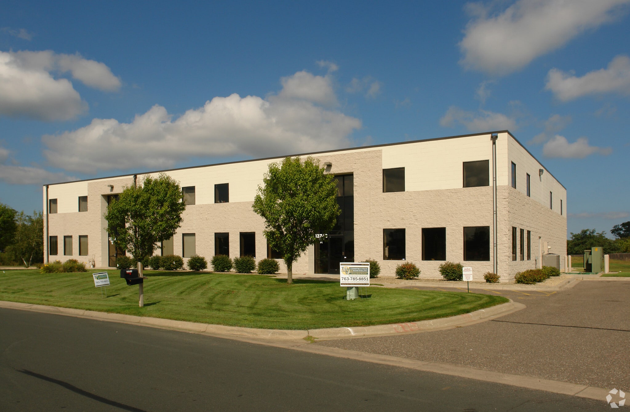 13743 NE Aberdeen St, Ham Lake, MN for lease Primary Photo- Image 1 of 11