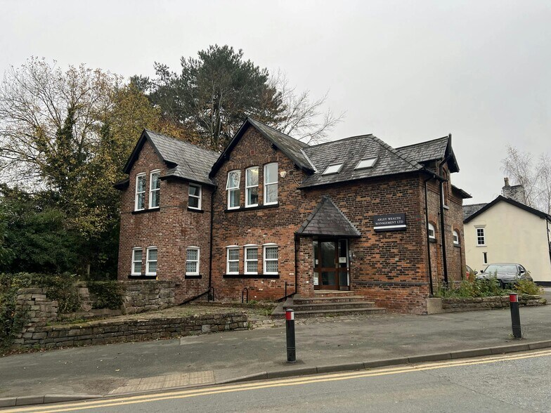 35 Church Rd, Lymm à louer - Photo du bâtiment - Image 1 de 6