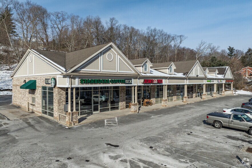 525 Main St, Monroe, CT à louer - Photo du bâtiment - Image 3 de 7