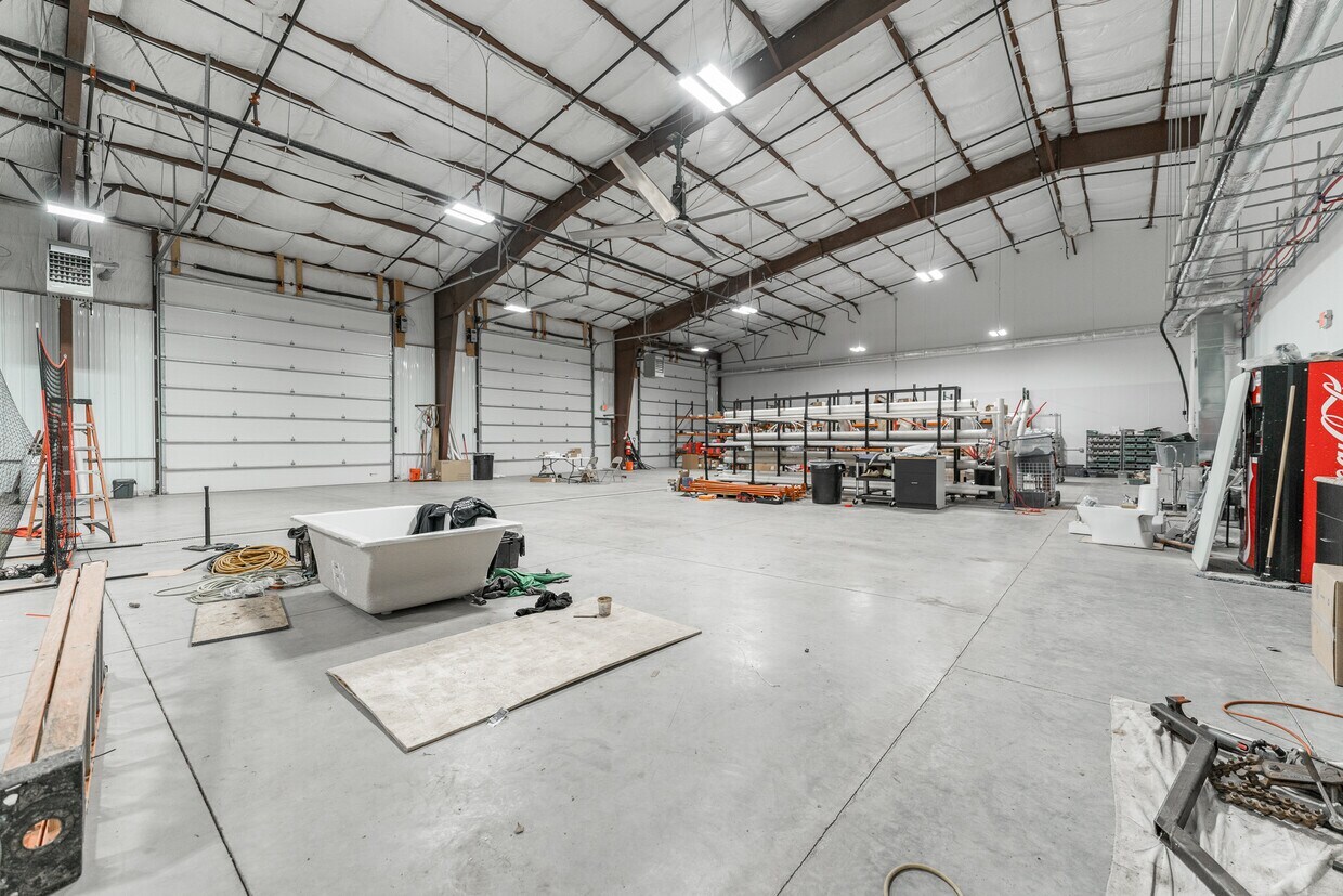 2001 Royal Dr, Greenfield, IN for lease Interior Photo- Image 1 of 7