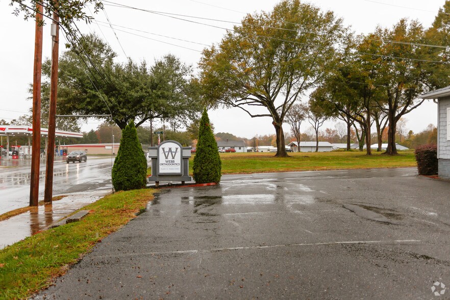 492 W Main St, Forest City, NC à vendre - Photo du bâtiment - Image 2 de 3