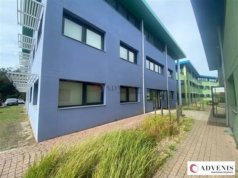 Office in Canéjan for lease - Building Photo - Image 1 of 10