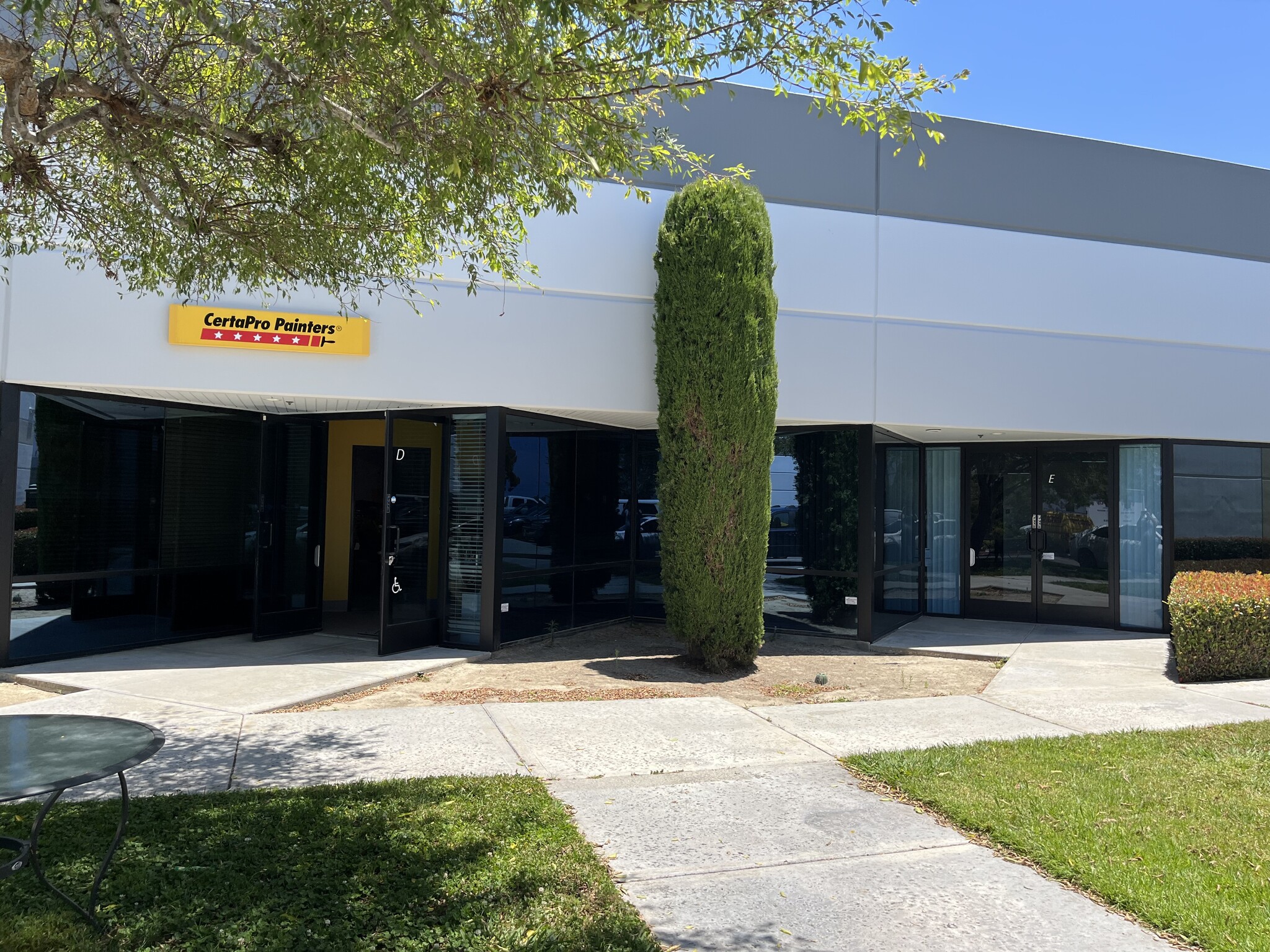 1386 Poinsettia Ave, Vista, CA for lease Primary Photo- Image 1 of 8