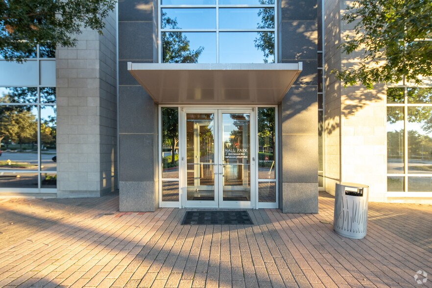 2600 Network Blvd, Frisco, TX à louer - Photo du bâtiment - Image 2 de 14