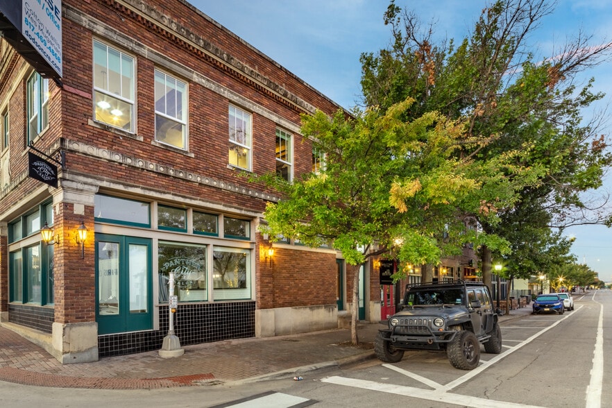 701 W Magnolia Ave, Fort Worth, TX à louer - Photo du bâtiment - Image 3 de 5