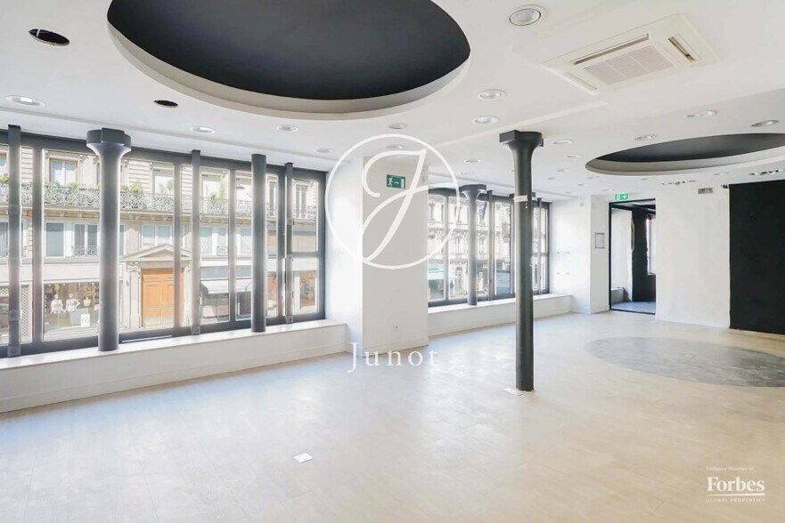 Immeuble residentiel dans Paris à vendre - Photo intérieure - Image 1 de 11