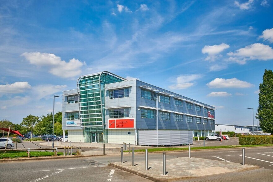 Dadford Rd, Silverstone à louer - Photo du bâtiment - Image 2 de 9