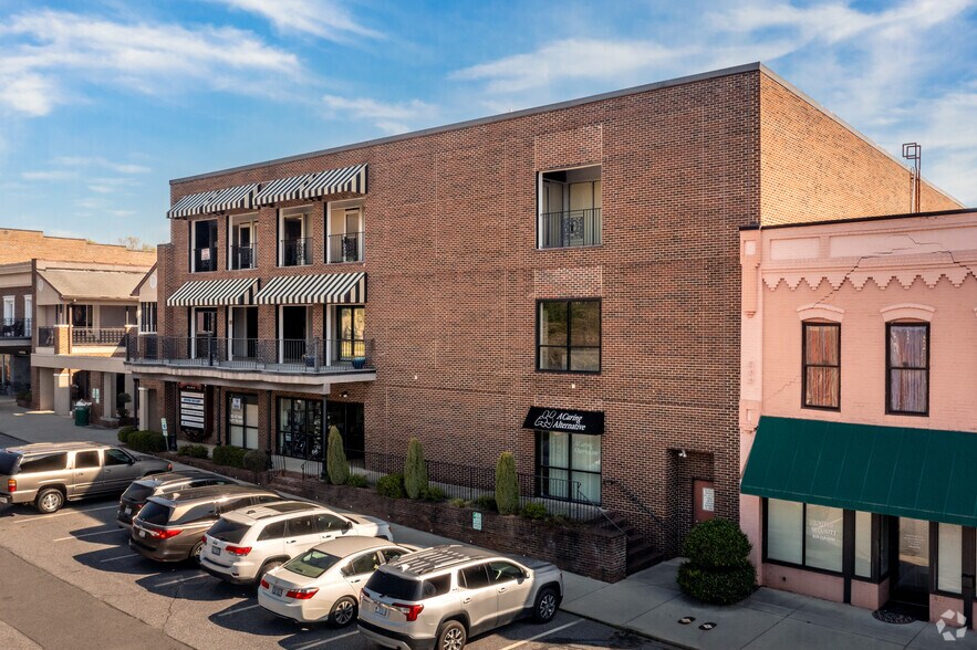 601 S Green St, Morganton, NC à louer - Photo du bâtiment - Image 1 de 10