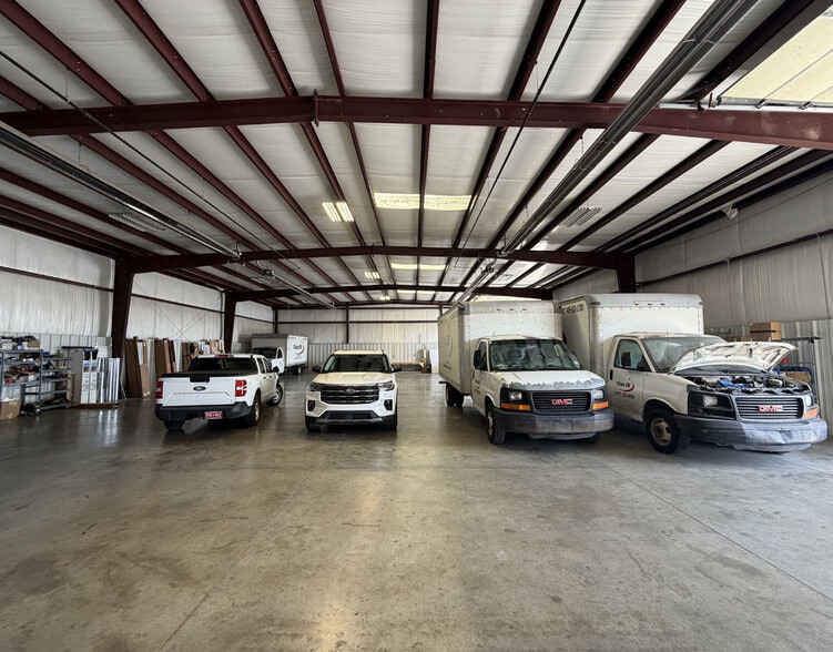1327 N 105th East Ave, Tulsa, OK for lease - Interior Photo - Image 3 of 5