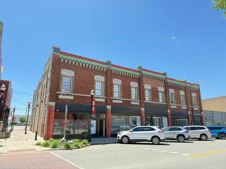 300-308 W Commercial St, Springfield, MO à louer - Photo du bâtiment - Image 3 de 11